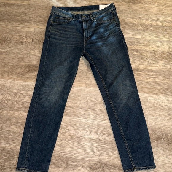 Rag & Bone Men’s Standard Issue Fit 2 Slim size 32 waist 30 Inseam Blue Jeans